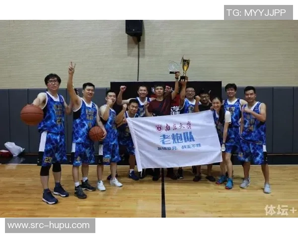 百名“篮球大叔”齐聚上海追忆青春篮球梦 百名“篮球大叔”齐聚上海追忆青春篮球梦