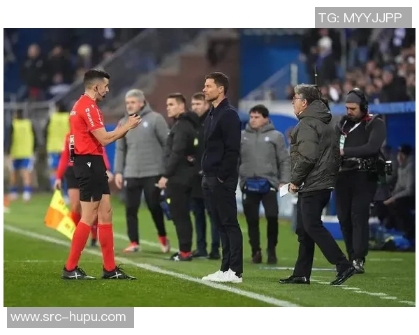 队报:巴萨的高压环境与西甲争议判罚让主帅情绪更易失控 队报:巴萨的高压环境与西甲争议判罚让主帅情绪更易失控